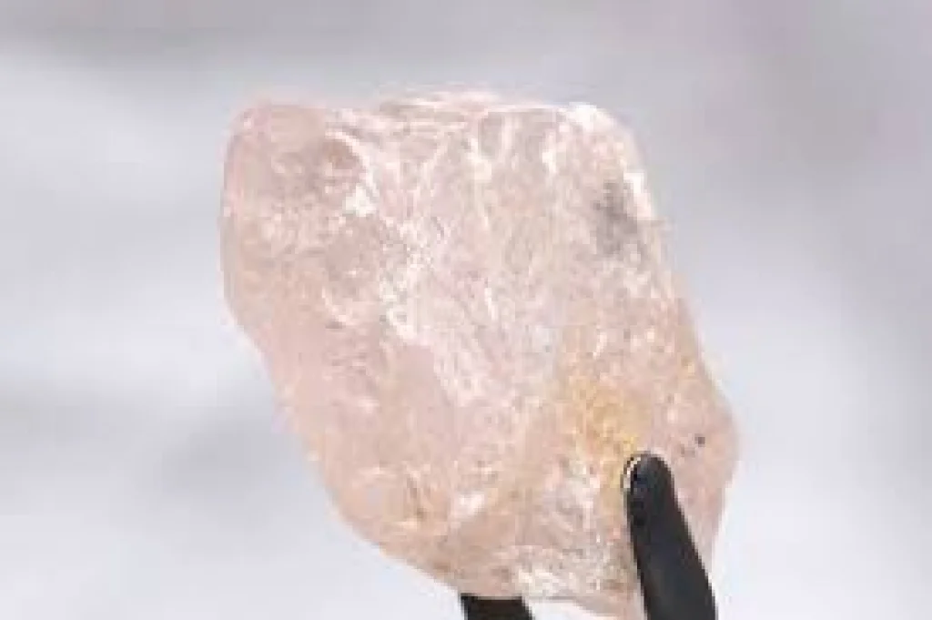 article-card-cover-perfectly-imperfect-the-discovery-of-the-second-largest-pink-diamond-has-left-the-world-in-awe-what-gives-diamonds-their-colour